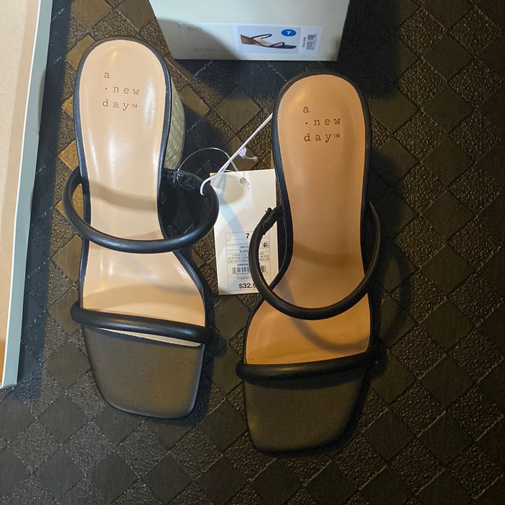 A NEW DAY lovely shoes 5 pairs available